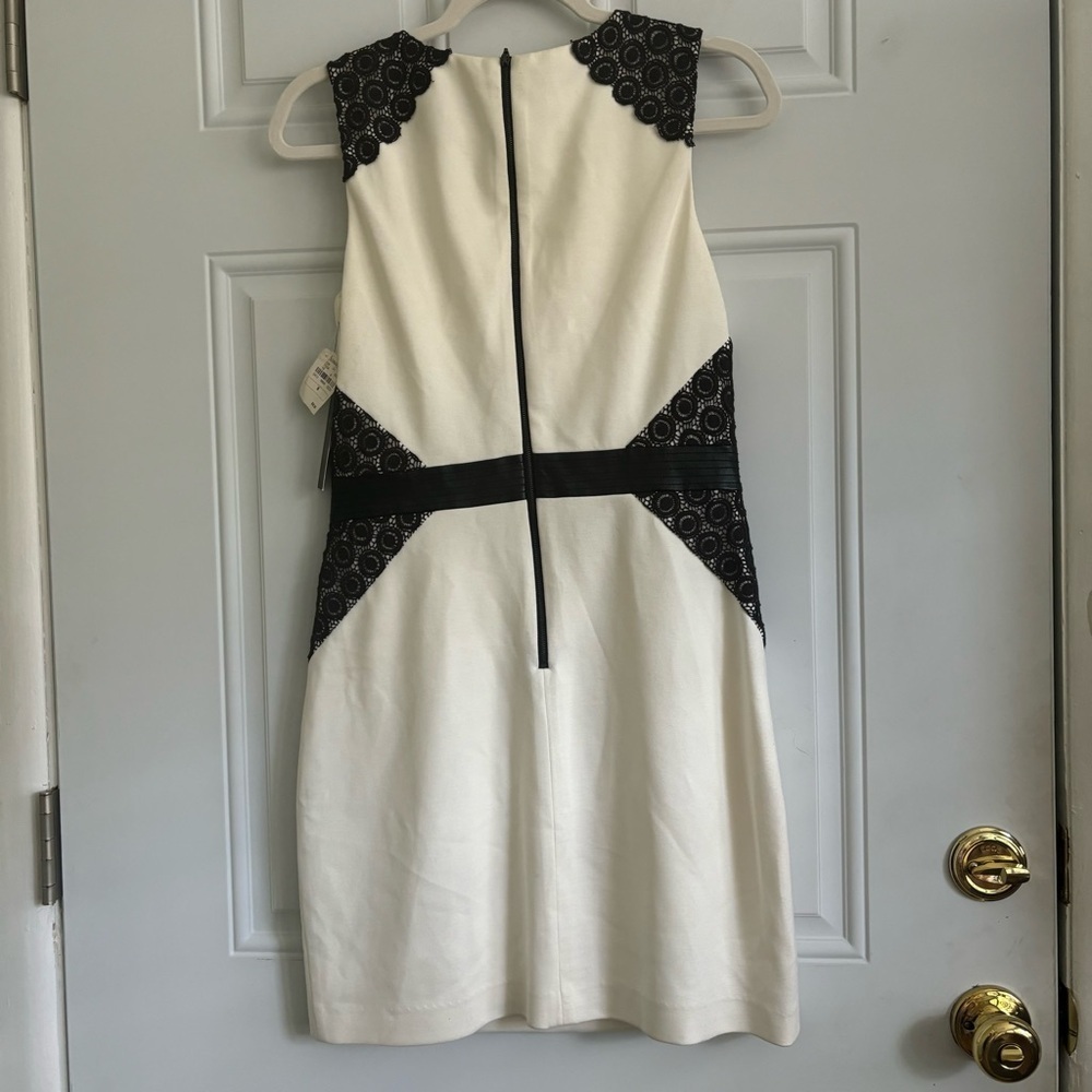 ❤️2/$15 or 3/$21❤️ NWT Laundry by Shelli Segal Ivory/Black Lace Dress, Size 6 - Picture 3 of 13